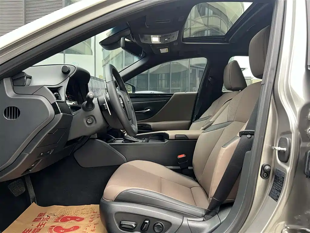 Lexus ES 2024