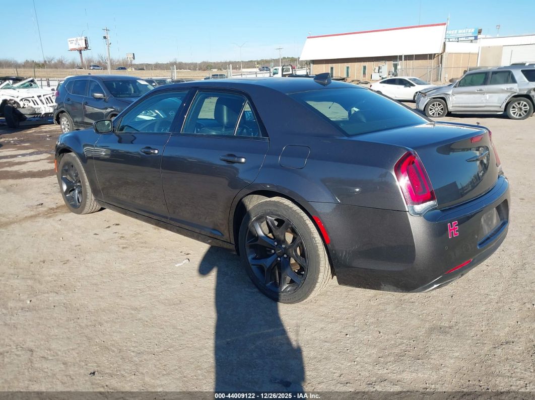 Chrysler 300 2023