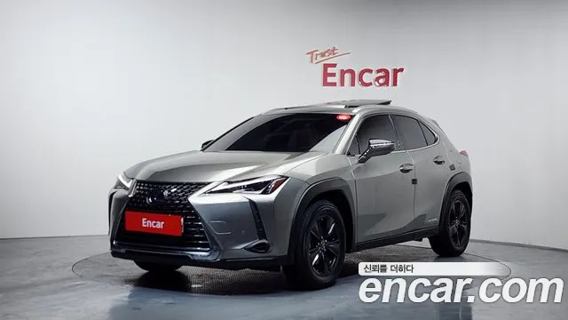 Lexus UX 2021