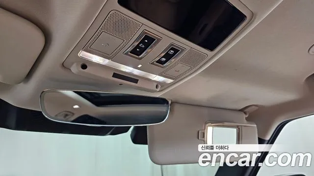 Land Rover Defender 2023