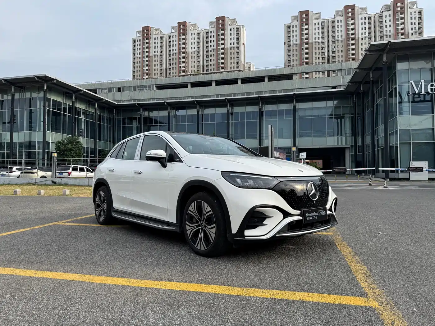 Mercedes-Benz EQE SUV 2025