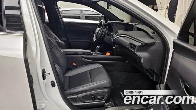 Lexus UX 2022
