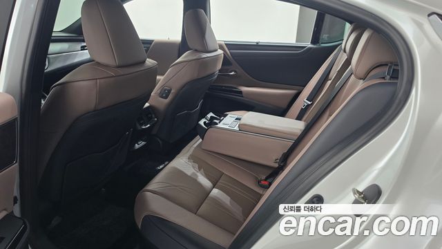 Lexus ES 2024