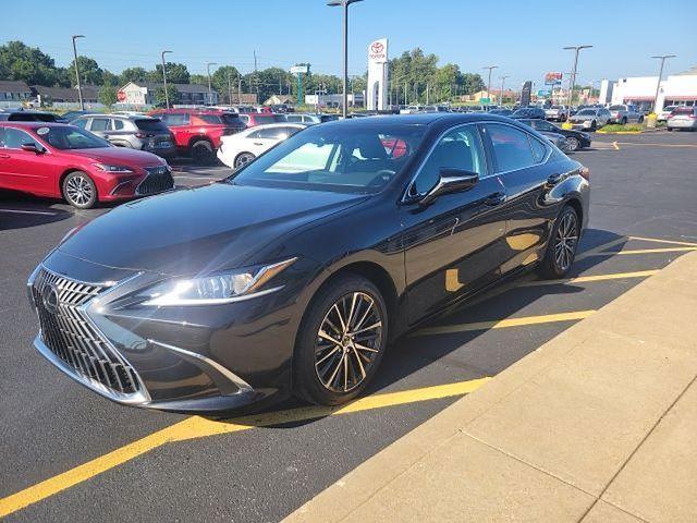Lexus ES 2025