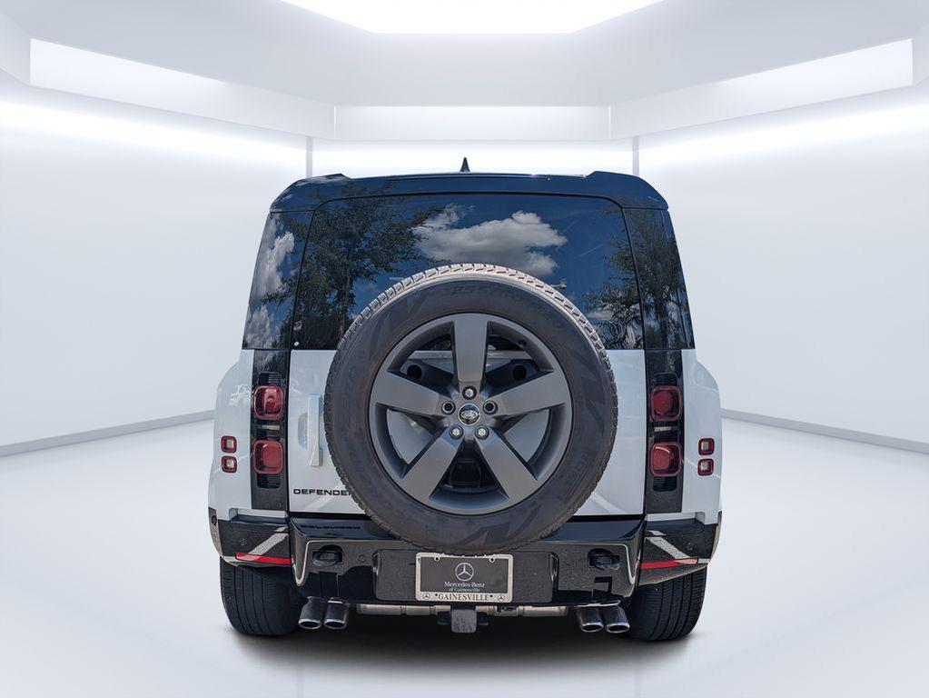 Land Rover Defender 2025