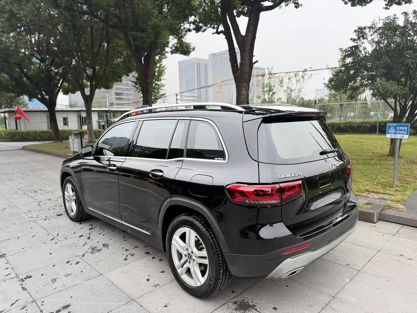 Mercedes-Benz GLB 2023