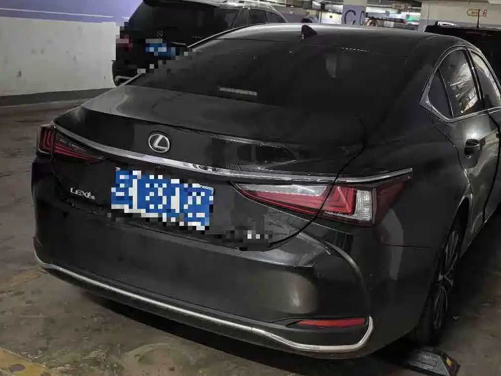 Lexus ES 2023