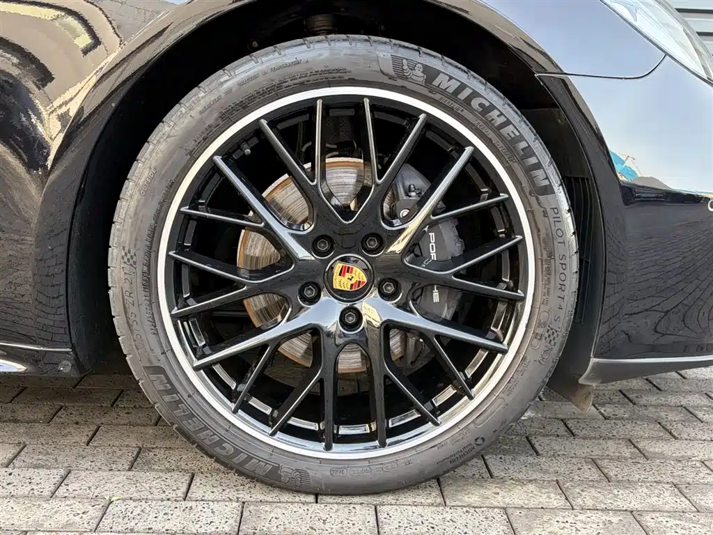Porsche Panamera 2023