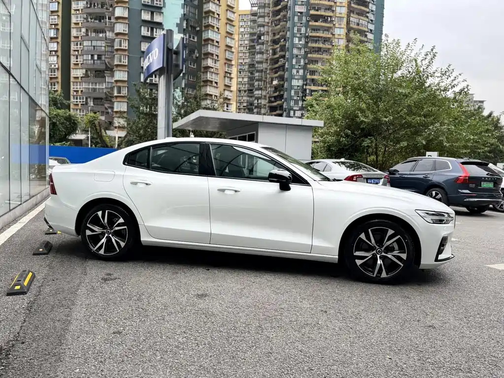 Volvo S60 2023
