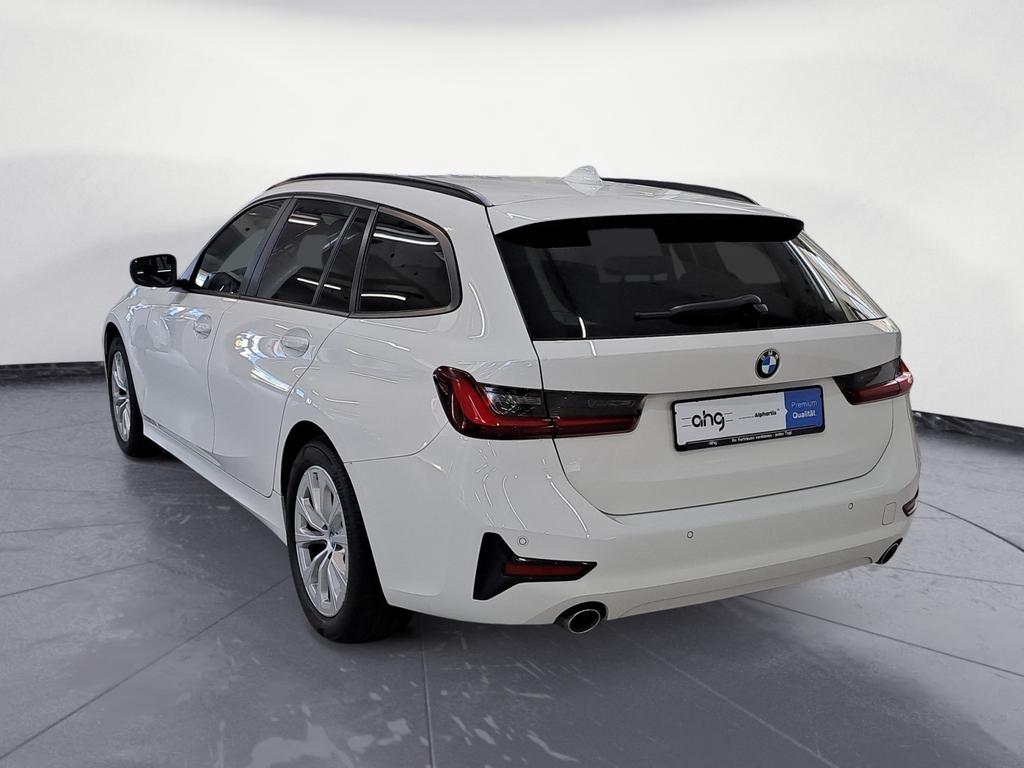 BMW 318 2022