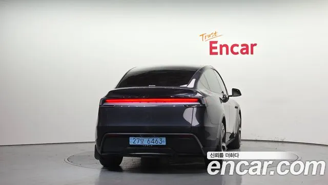 Tesla Model Y 2025