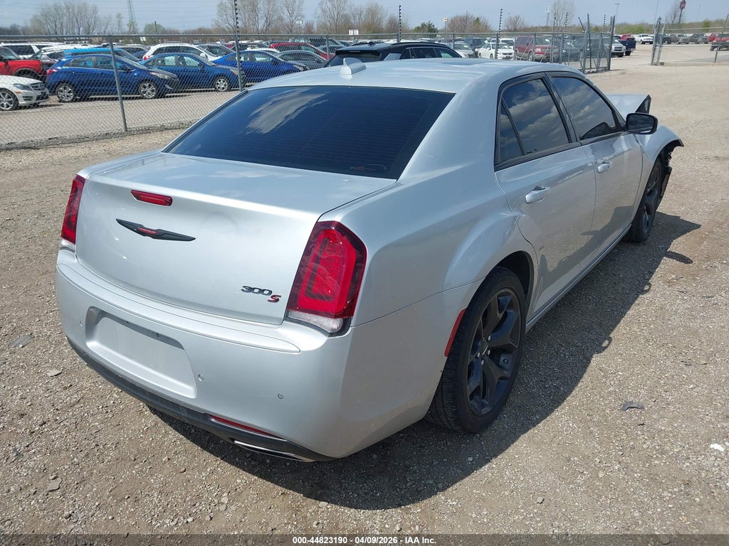 Chrysler 300 2023