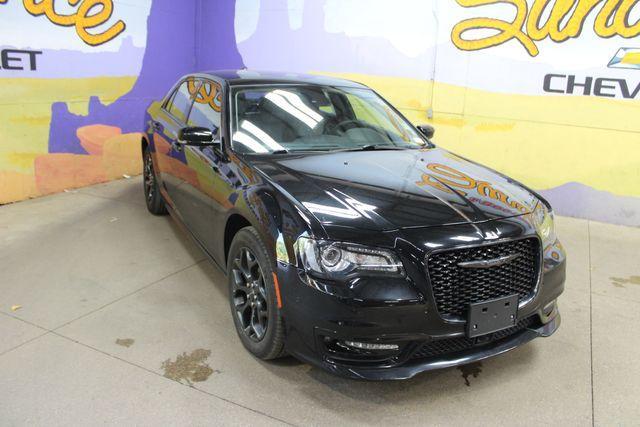 Chrysler 300 2023