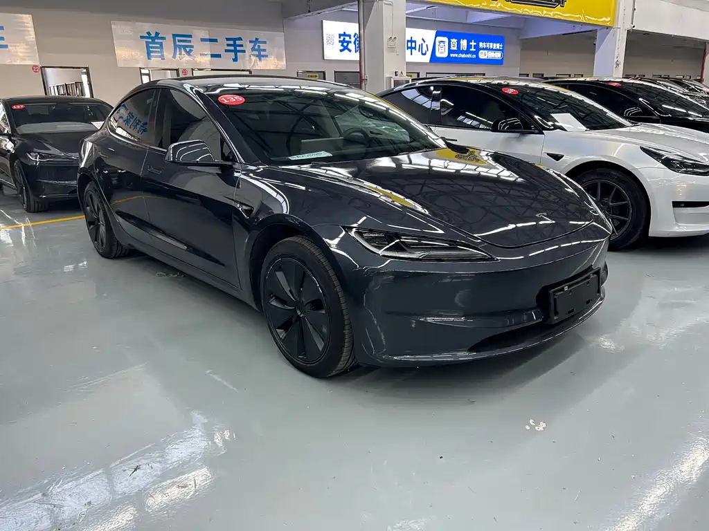 Tesla Model 3 2024