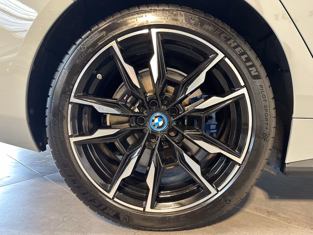 BMW i4 2023