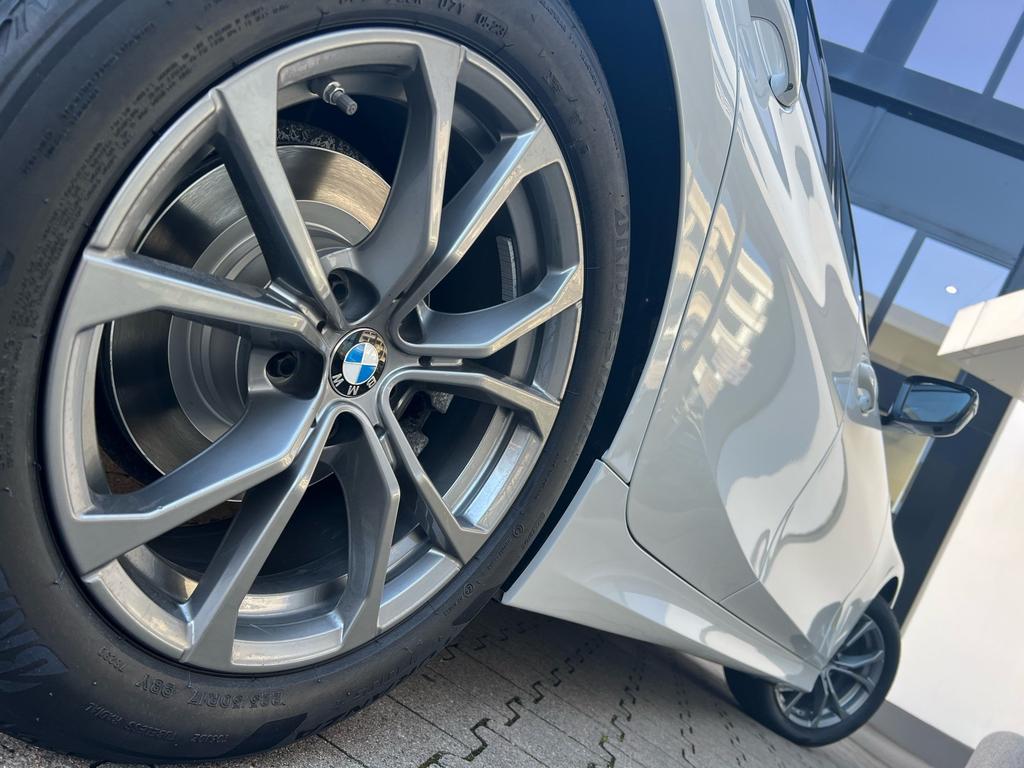 BMW 318 2023