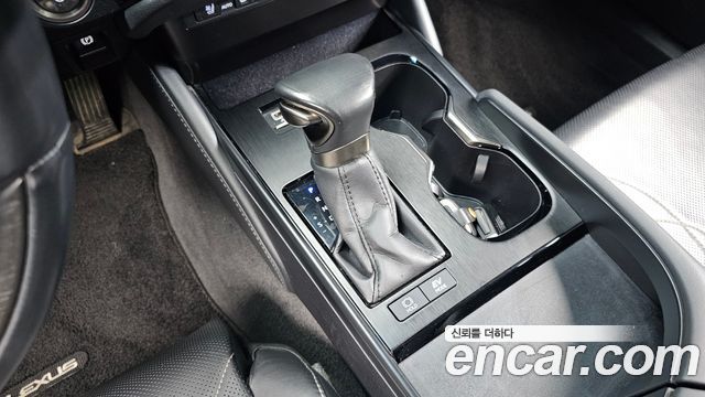 Lexus ES 2023