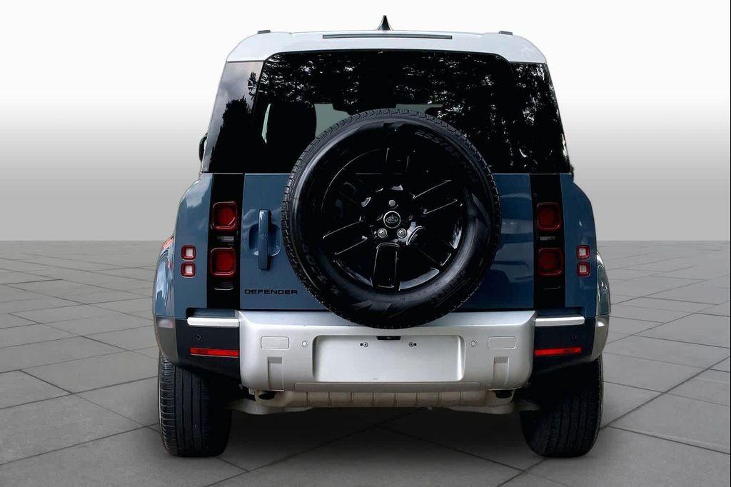 Land Rover Defender 2024