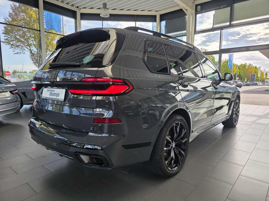 BMW X7 2025