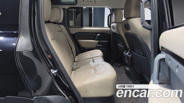 Land Rover Defender 2021