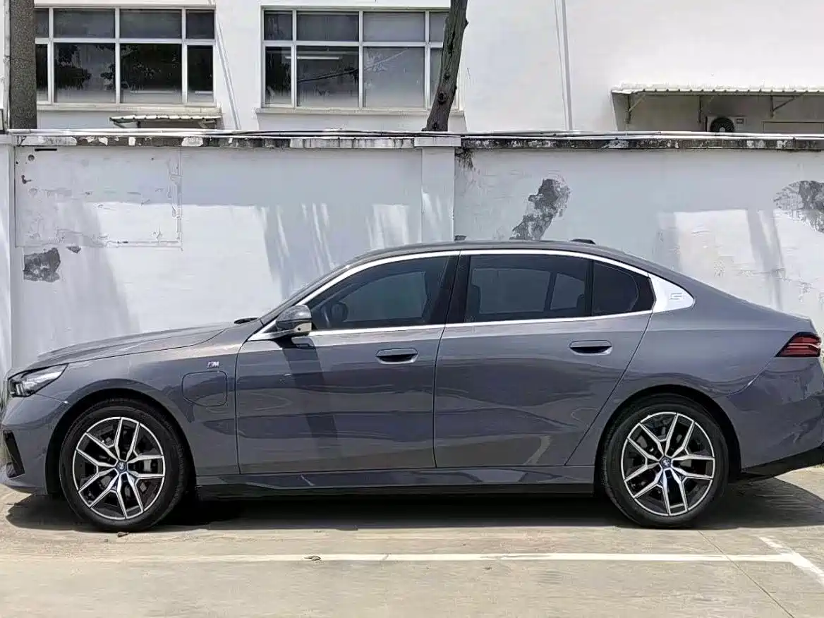BMW i5 2024