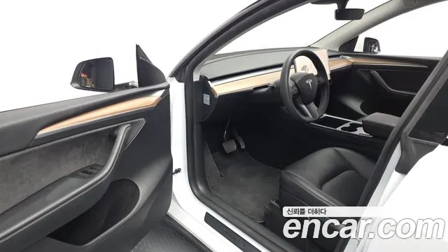 Tesla Model Y 2024