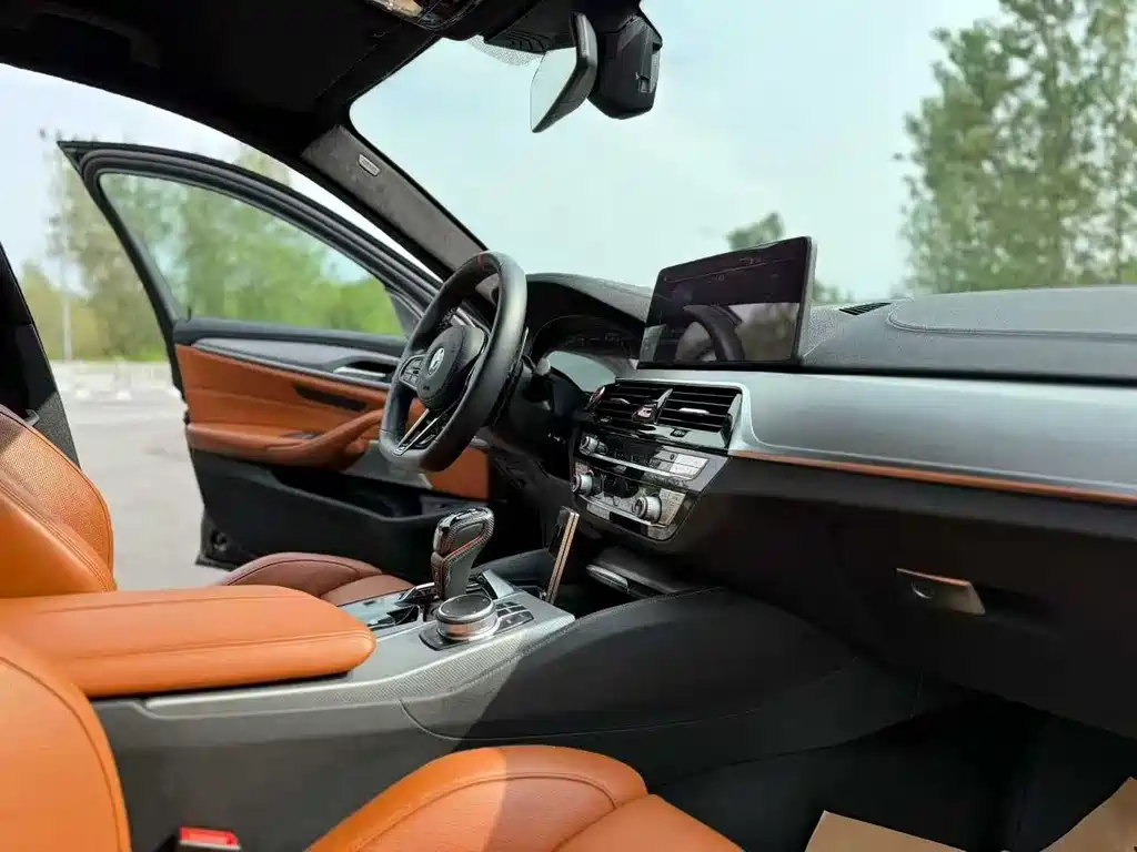 BMW M5 2021