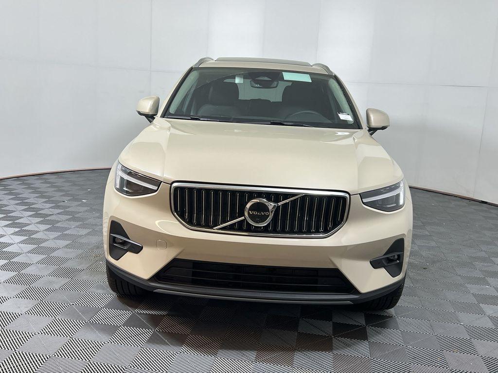 Volvo XC40 2025