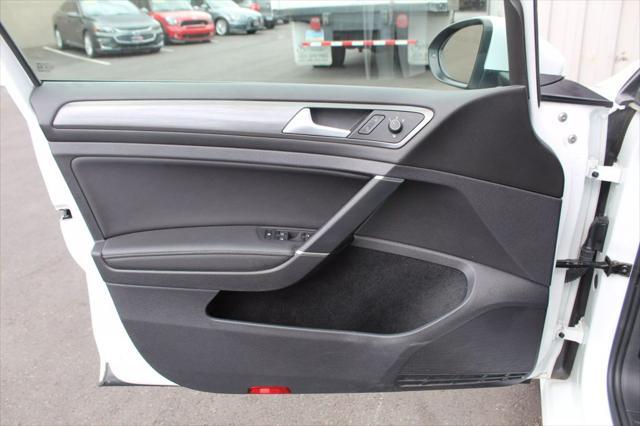 Volkswagen Golf 2021