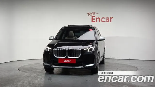 BMW iX1 2024