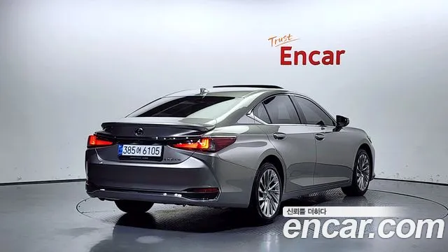 Lexus ES 2023