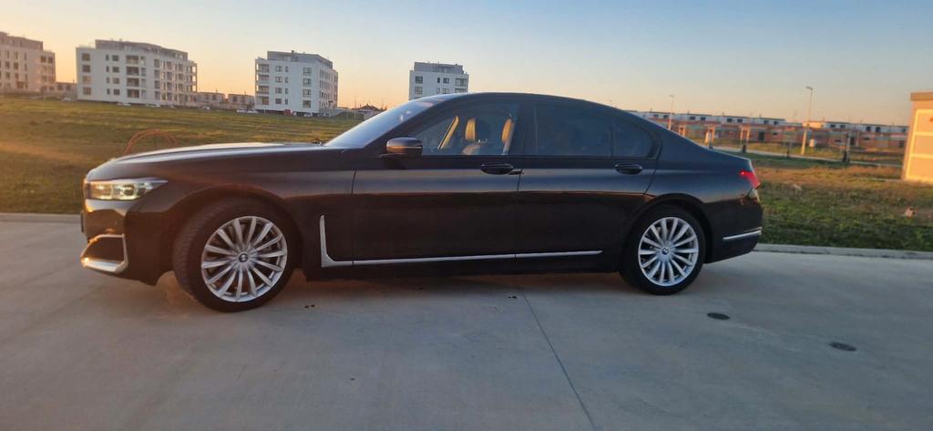 BMW 740 2022