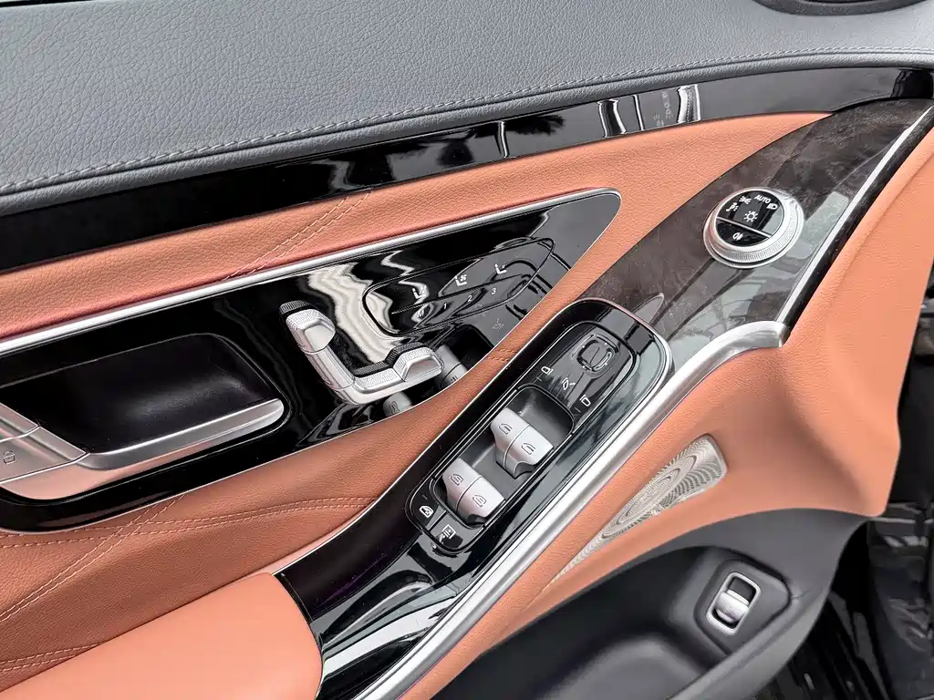 Mercedes-Benz Maybach S-Класс 2022