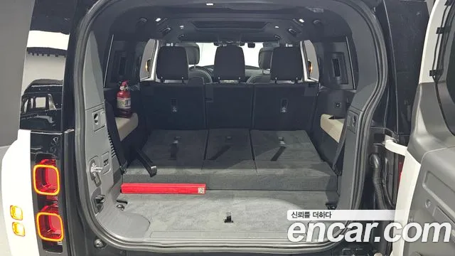 Land Rover Defender 2023