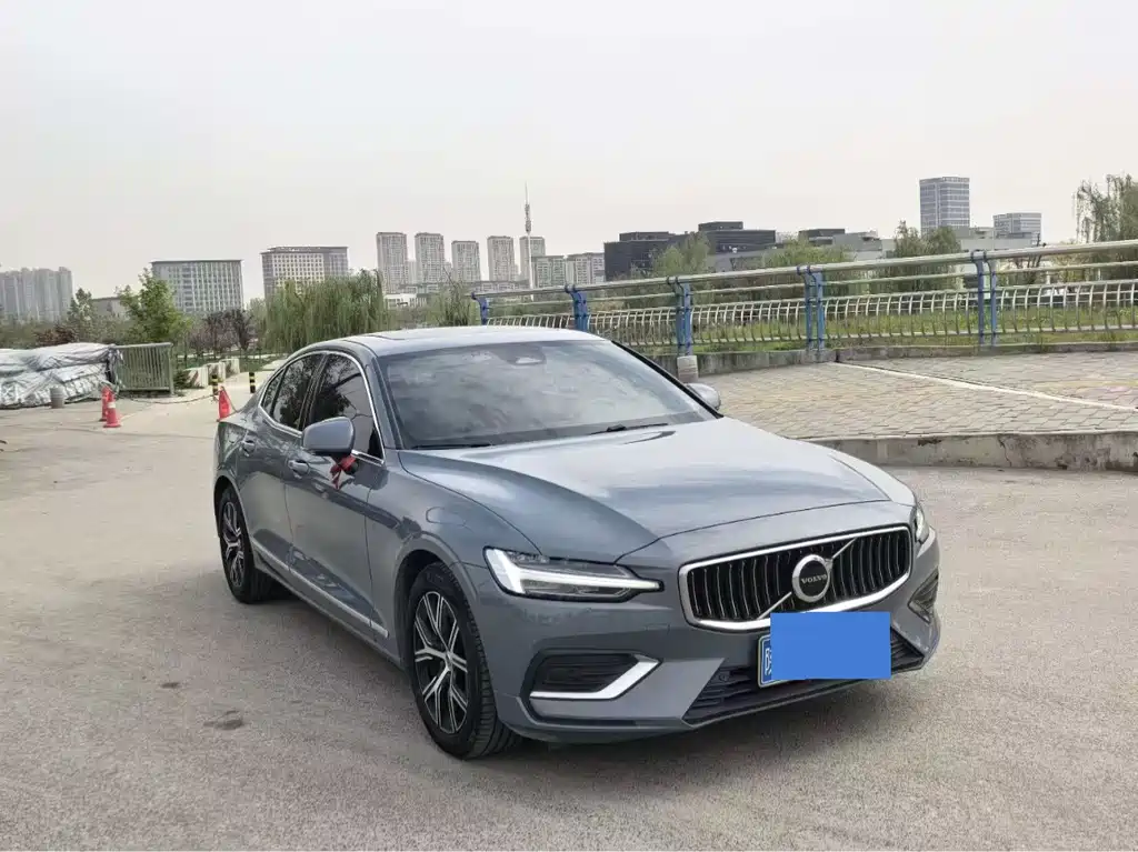 Volvo S60 2023