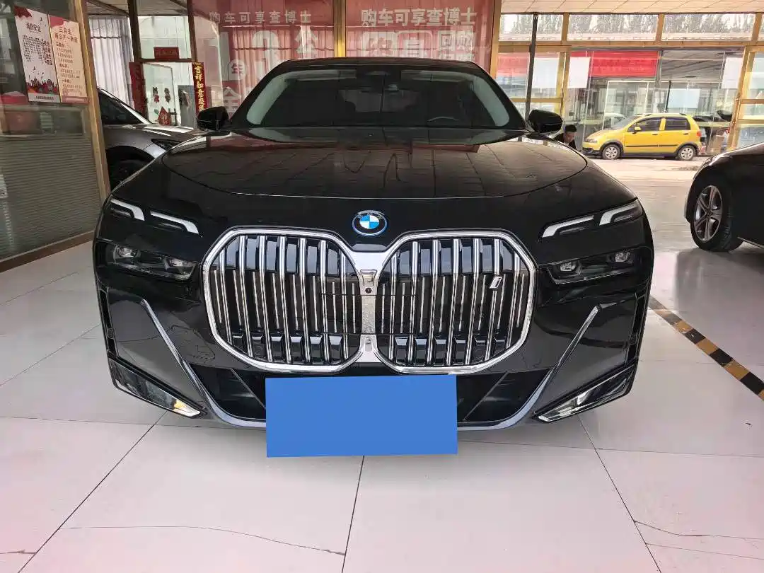 BMW i7 2025