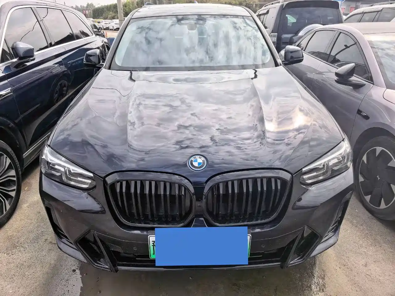 BMW iX3 2025