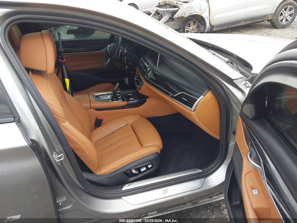 BMW 750 2021