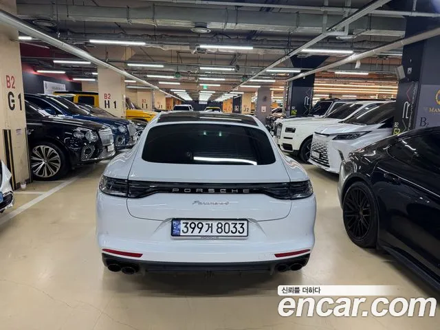 Porsche Panamera 2023