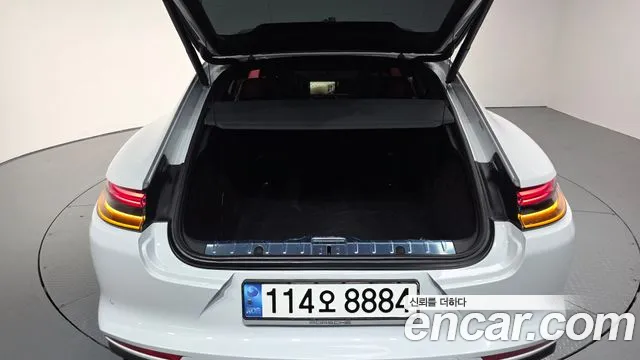 Porsche Panamera 2023