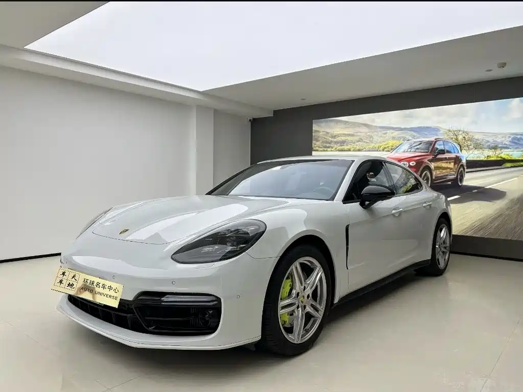 Porsche Panamera 2021