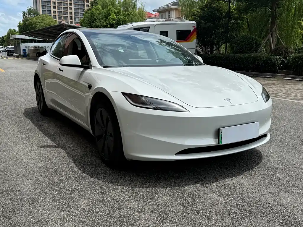 Tesla Model 3 2024