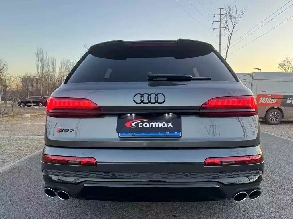 Audi SQ7 2025