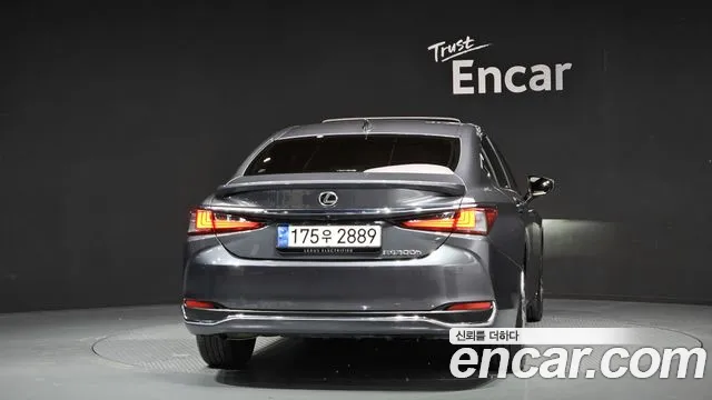 Lexus ES 2024