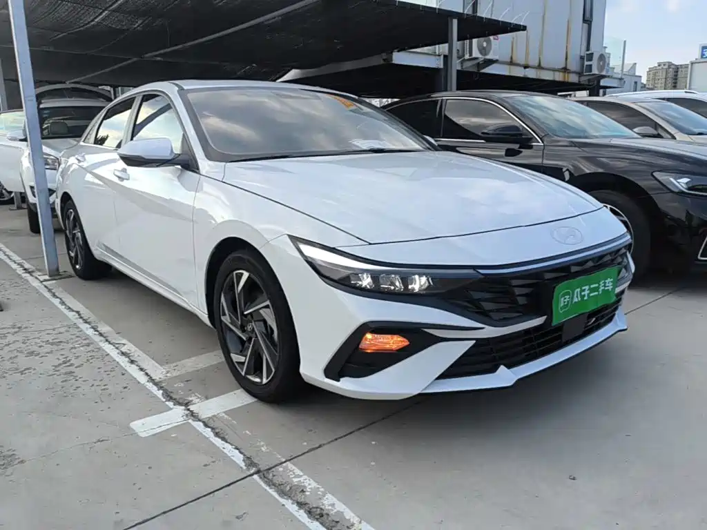 Hyundai Elantra 2025