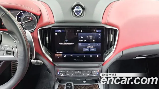 Maserati Ghibli 2021