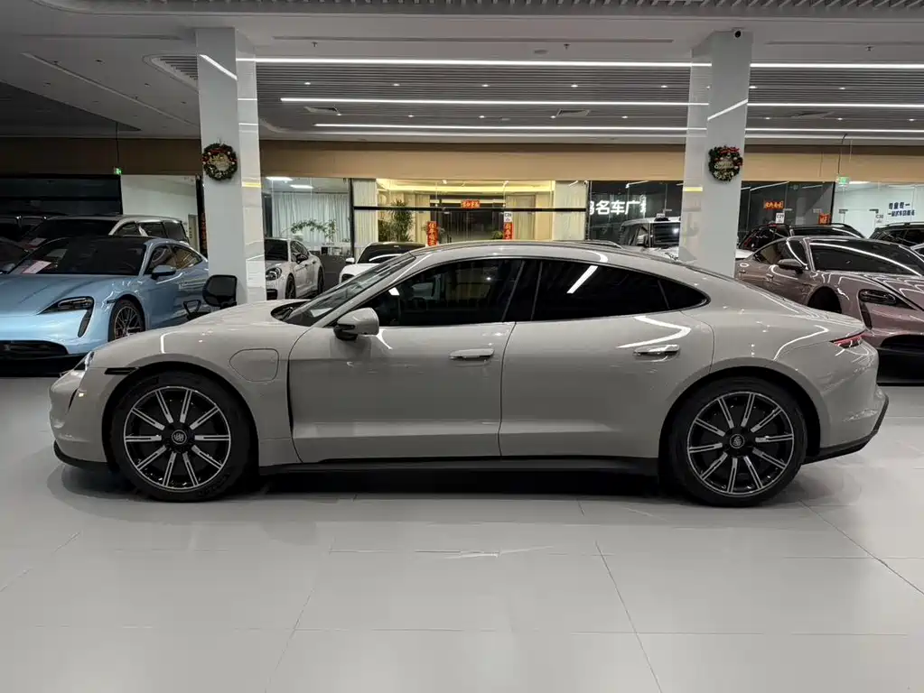 Porsche Taycan 2022