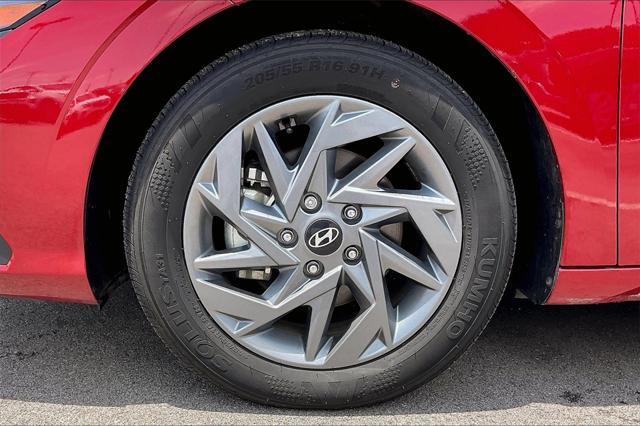 Hyundai Elantra 2024
