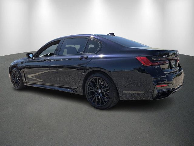 BMW 750 2022