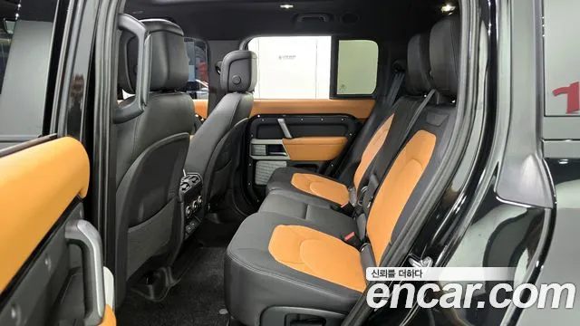 Land Rover Defender 2024